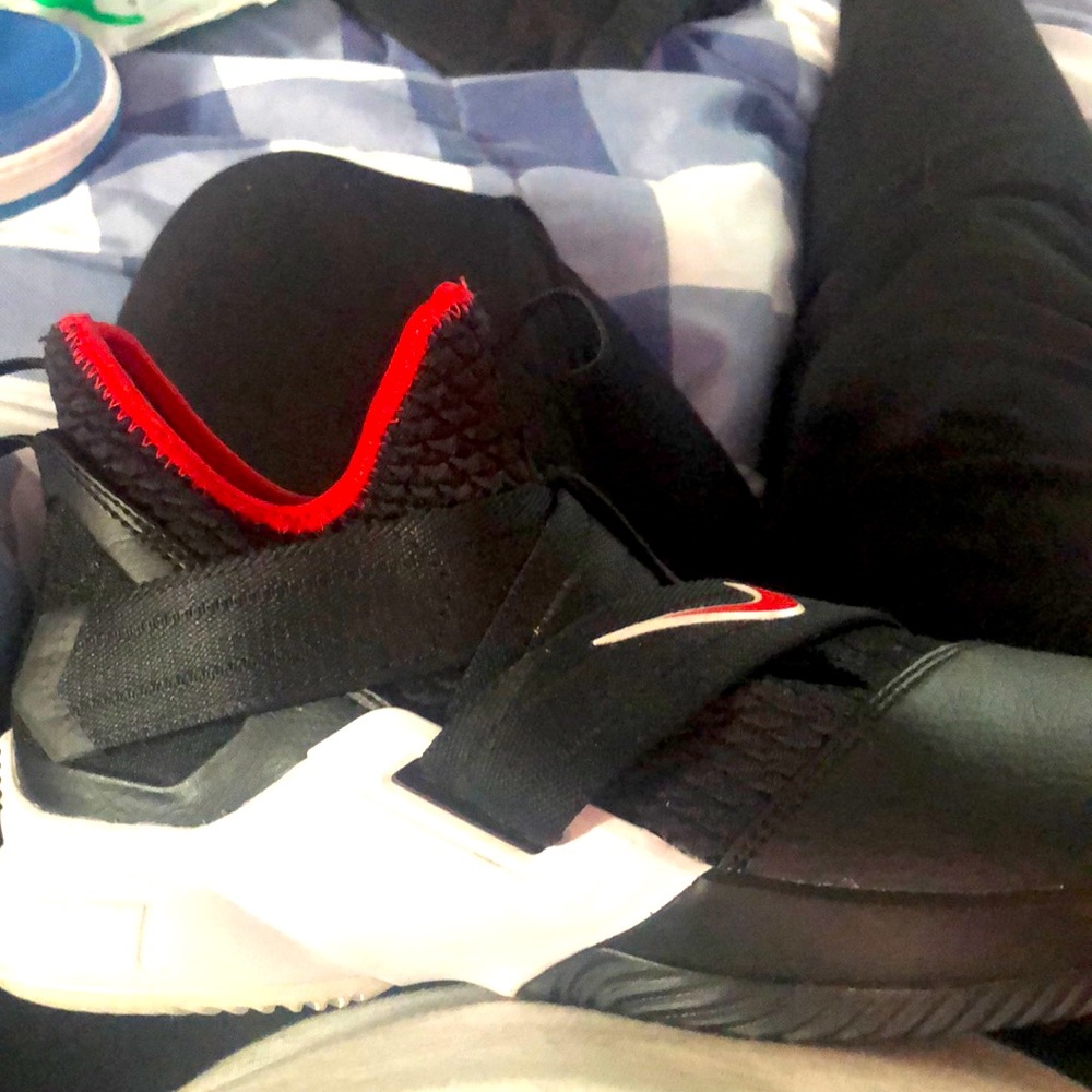 LJames Shoes